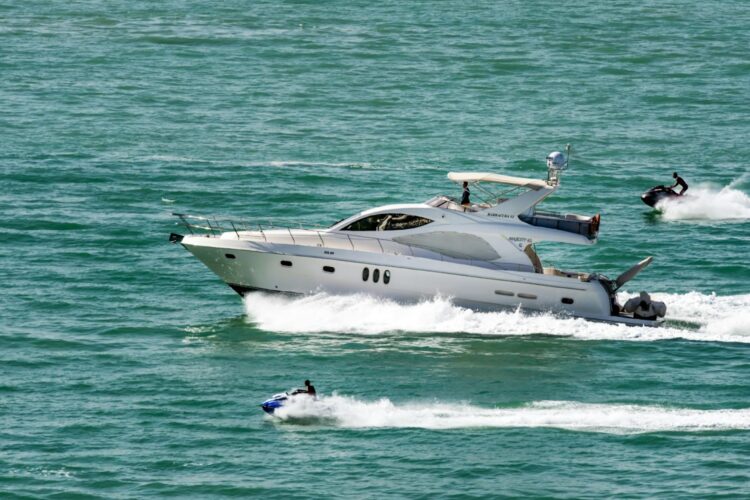 Ideas para unas vacaciones familiares en yate: alquiler de yates en los Emiratos Árabes Unidos