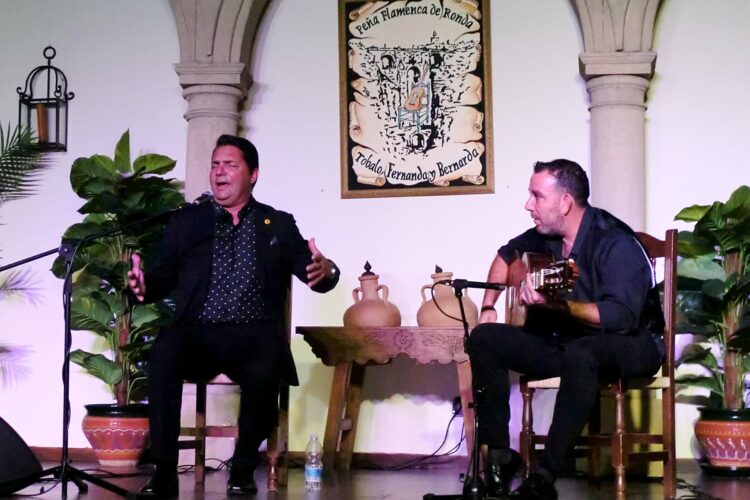 Juanito Berrocal trae su cante a la Peña Flamenca de Ronda