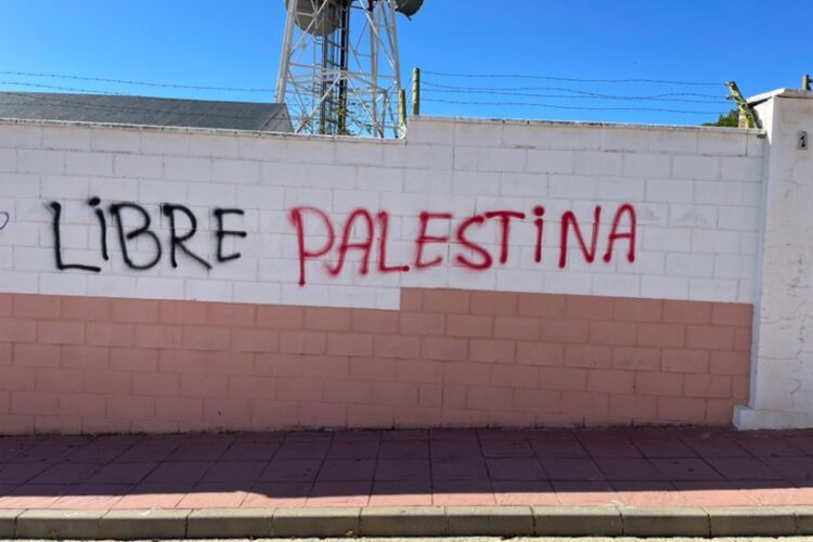 La Policía Local detiene al individuo que realizó once pintadas sobre el conflicto de Palestina en espacios públicos