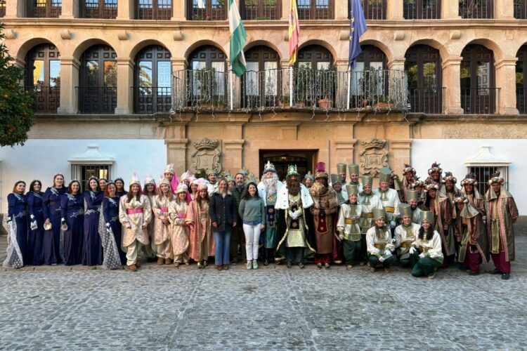Los Reyes Magos realizan su tradicional recorrido por las pedanías rondeñas