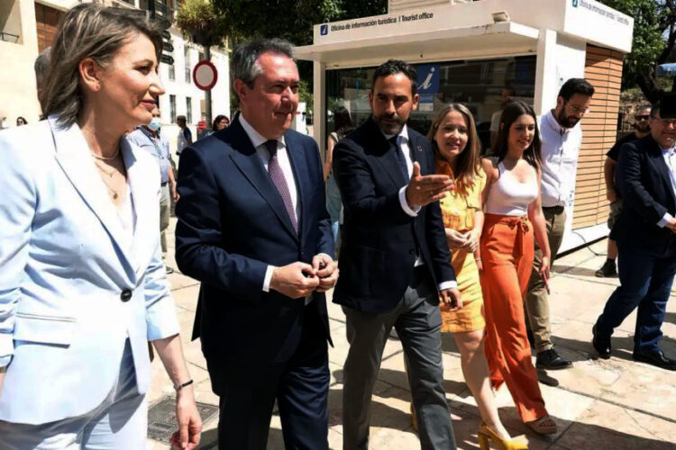 La caída de Juan Espadas pone en la cuerda floja a Isabel Aguilera