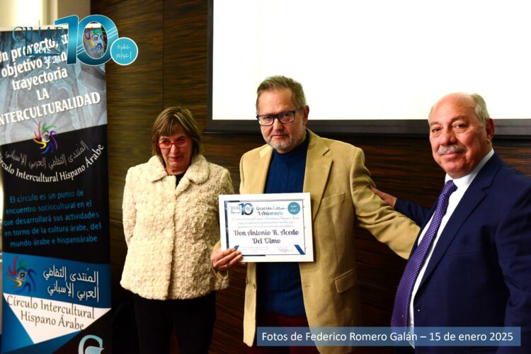 El escritor e investigador Antonio R. Acedo del Olmo recibe un reconocimiento del Círculo Intercultural Hispano-Árabe