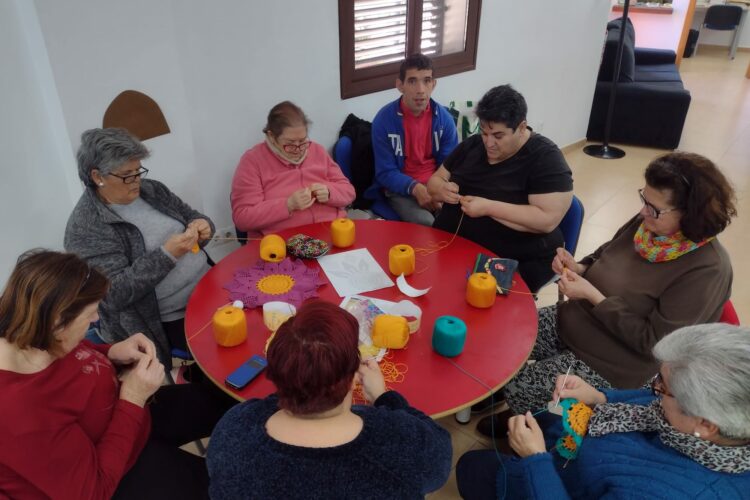 Algatocín pone en marcha talleres de ocio y tiempo libre para los niños y las personas mayores