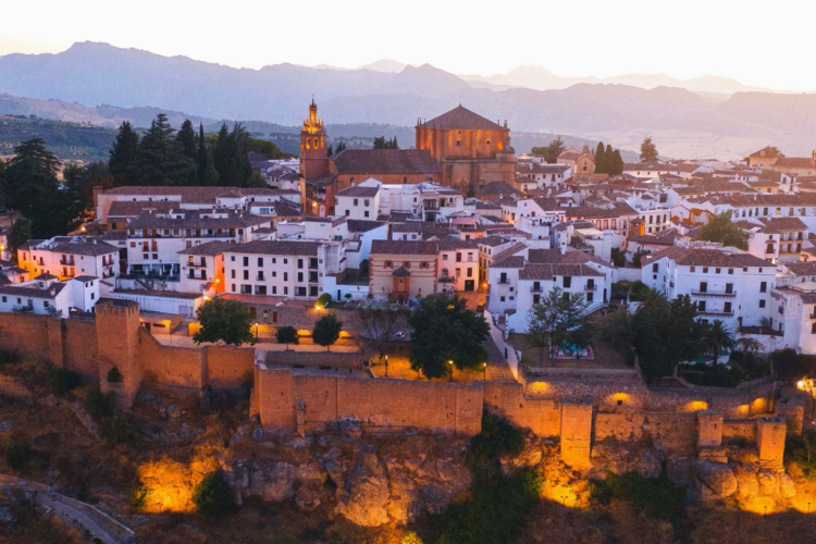 Turismo Ronda crea un banco de imágenes con un centenar de fotos sobre monumentos y paisajes de la ciudad