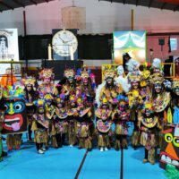 El grupo de amigos ‘La Tribu’ se hace con el primer premio del Concurso de Disfraces de Carnaval