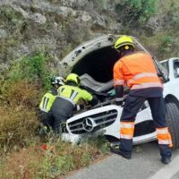 Accidente de tráfico sin heridos al salirse de la calzada un turismo en la carretera A-374 Ronda-Sevilla