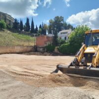 Realizan mejoras en el aparcamiento de calle Prados, en el barrio de San Francisco