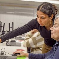 Ponen en marcha tres talleres para acercar a personas mayores las herramientas de Internet