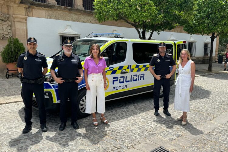 Presentan el nuevo furgón de emergencias de la Policía Local