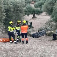 Fallece un hombre de 72 años tras volcar un tractor en un camino rural en Ronda