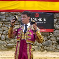El novillero rondeño Cayetano Rojas Ramírez triunfa en la plaza de Villaluenga y se clasifica para las clases prácticas de Canal Sur TV