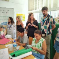 Un taller de manualidades completa las actividades veraniegas del programa ‘Eracis+’ que se desarrollan en la Dehesa y El Fuerte