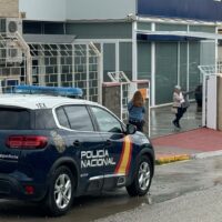 La Policía Nacional detiene a los ladrones que asalataron con la técnica del ‘mataleón’ a un hombre de 76 años