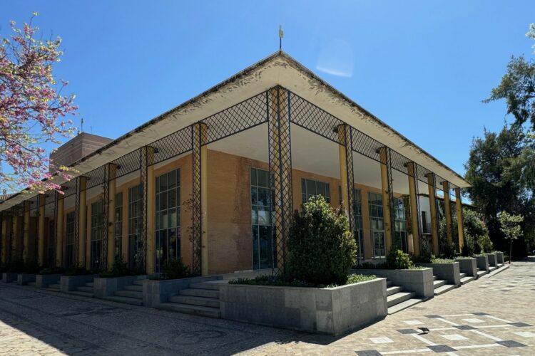 Reparan la cubierta del Teatro Municipal Vicente Espinel para acabar con las filtraciones de agua