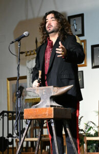 Iván Segura Ruíz 'Iván Chaskio' durante su actuación. Foto Pezzi.