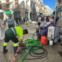Utilizan un nuevo sistema de limpieza para acabar con las manchas de la solería de carrera Espinel