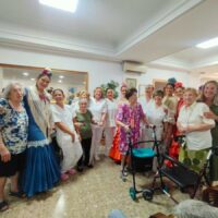 Las Goyescas visitan las asociaciones y residencias de Ronda en los días previos a la Feria