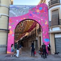 La portada de la Feria de Ronda ya anuncia el comienzo de los festejos