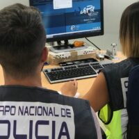 Detienen a tres personas en Ronda por robar y posteriormente vender por Internet más de 500 prendas textiles de marca