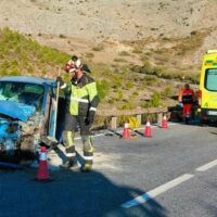 Una mujer resulta herida tras colisionar frontalmente dos turismos en la A-369 Ronda-Gaucín
