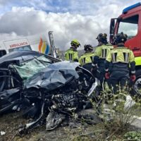 Una colisión frontal entre una ambulancia y un turismo en Cuevas del Becerro se salda con diez personas heridas