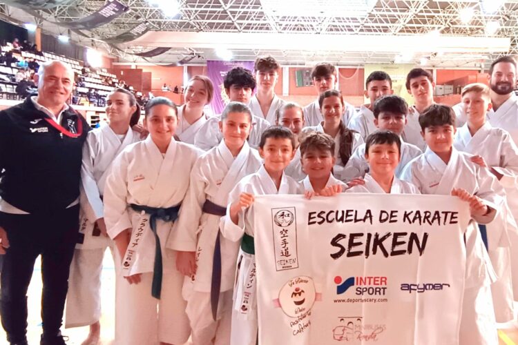 Los alumnos de la Escuela de Kárate Seiken lograron diez medallas en el Campeonato Andalucía