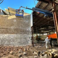 Los  trece vecinos afectados por las obras de demolición del mercado de mayoristas regresarán a sus viviendas este jueves