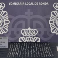 La Policía Nacional detiene en Ronda a una pareja que portaba 401 papelinas de droga