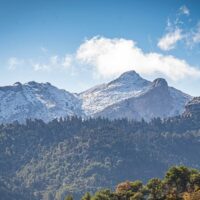 Los picos más altos del Parque Nacional Sierra de las Nieves se cumbren con un manto blanco