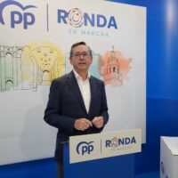 Castilla destaca que la Junta ha destinado medio millón de euros para climatizar los colegios de la Serranía