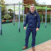 Deportes instala una nueva calistenia en la plaza Miguel Ángel Blanco