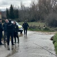 Desalojan a una veintena de familias de las pedanías de Ronda ante el riesgo de que se inunden sus viviendas