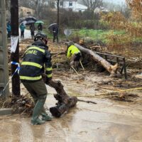 Se intensifican los trabajos para dar paso a las 300 personas incomunicadas del Llano de la Cruz