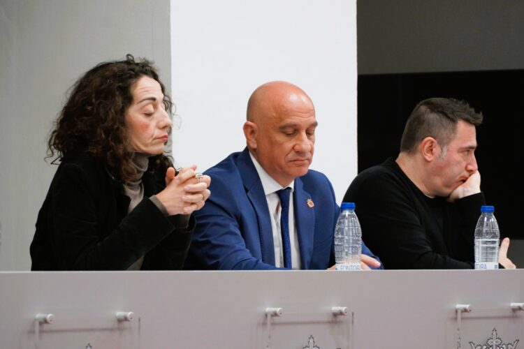 Maripaz Fernández tilda en el Pleno de «machista y misógeno» a Francisco Cañestro