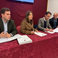 El Ayuntamiento entrega a las hermandades de Pasión y de Gloria las subvencione para este año