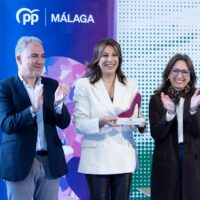 El PP de Málaga distingue en el Día de la Mujer a la alcaldesa de Ronda por su gestión en la acogida a los vecinos de Grazalema