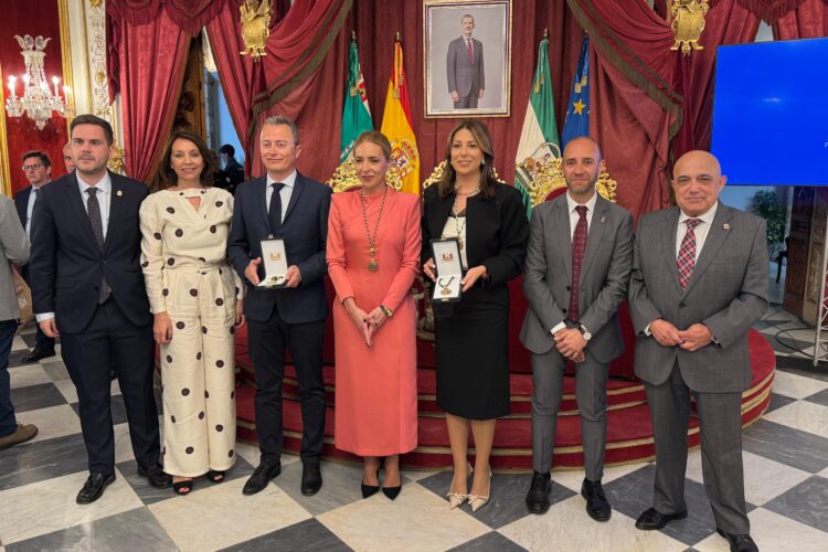 La Diputación de Cádiz entrega a la ciudad de Ronda la Medalla de la Provincia por su labor solidaria durante el tren de borrascas