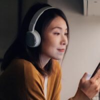 El móvil como centro del entretenimiento digital en España