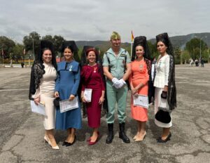 Las Gloyescas junto al coronel del Tercio,