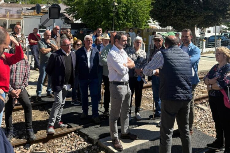 El PP exige al ministro Óscar Puente explicaciones por el «triple aislamiento ferroviario» que sufre la Serranía