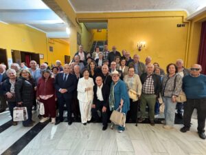 Numerosos miembros de la Peña Flamenca de Ronda quisieron acompañar al homenajeado.