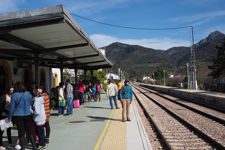 El alcalde de El Colmenar-Estación de Gaucín denuncia ante la Guardia Civil a Renfe por dejar a sus vecinos incomunicados
