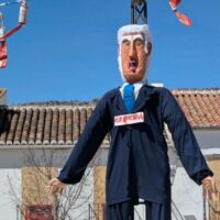 Israel protesta por la quema de un muñeco de Netanyahu en El Burgo