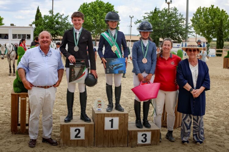 Las jóvenes promesas de la hípica brillan en el Campeonato de Andalucía de Ponis de Antequera