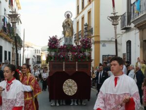 Paso de Don Bosco por calle Armiñán.