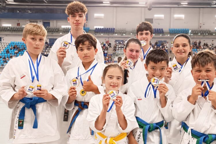 La Escuela de Kárate Seiken destaca en el Trofeo de Antequera con diez medallas