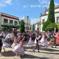 Coros y Danzas actuando dentro del concurso.